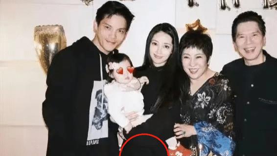 汤唯|郭碧婷官宣！向佐3句话意味深长，引网友不满：恭喜，脱离苦海！