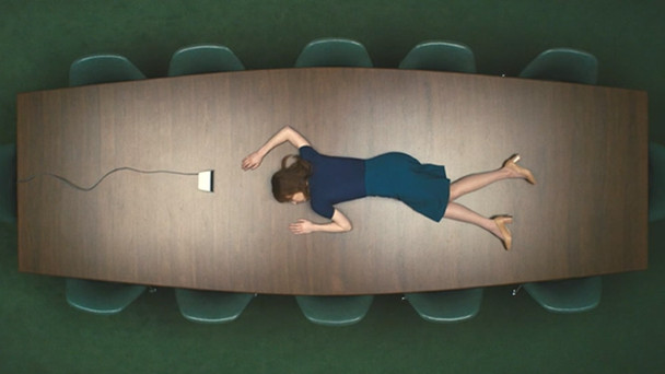 孙茜|豆瓣8.5，真正的社畜恐怖片来了