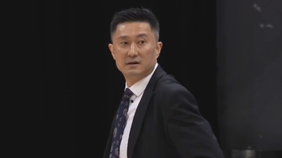马卡报|玩儿呢？20秒2失误！杜指导被气到头皮发麻：你小子真是外援吗？