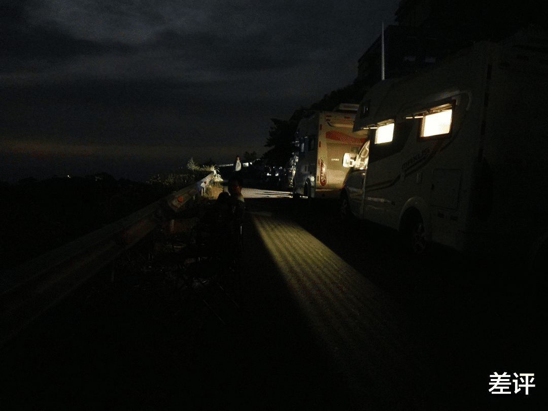 相机|都卖四五千的价格,到底谁才是2022年的拍照手机联名之王?