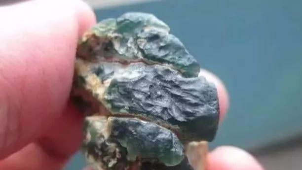 翡翠|以为是废石竟能枯木红椿