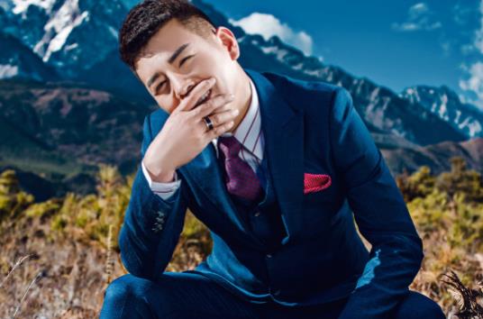 韩士博|网红舞帝利哥，直播承认公司曾存在“60年合同”，但现已改为8年