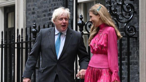 英国前首相风光不在，如今依靠80万英镑信贷维持奢侈生活