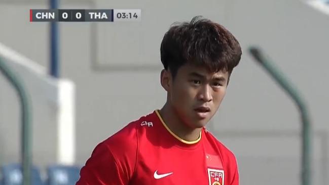 国足|3-1！中国队大爆发，方昊27分钟3球，帽子戏法诞生，C罗式庆祝