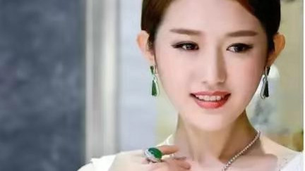 翡翠|阿姨花了10万元买了这只玉镯，但专家说它只值几元？