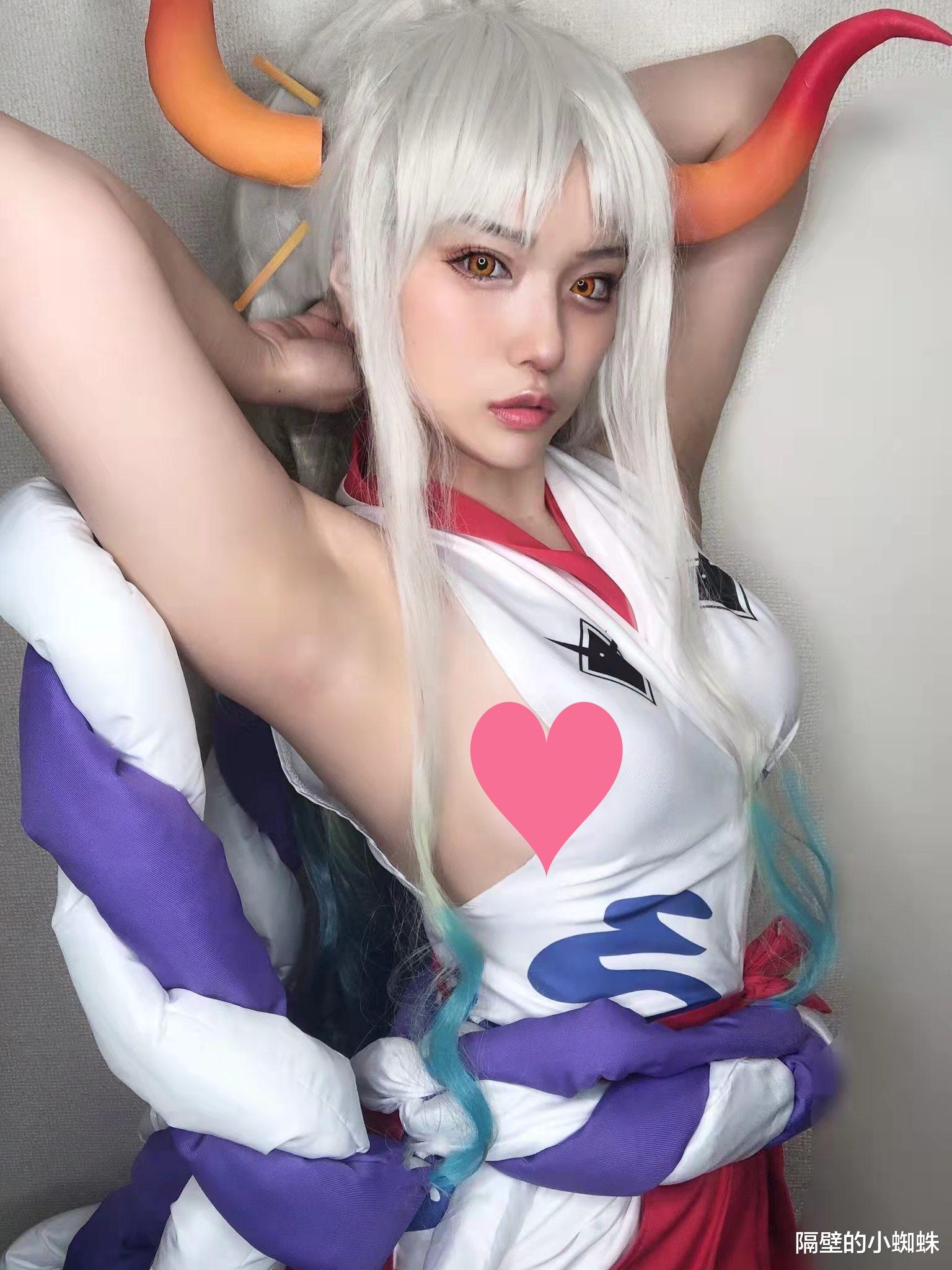 小姐姐|海贼王cos：6个不同版本“大和”！图1身材无敌，图6无人能超越