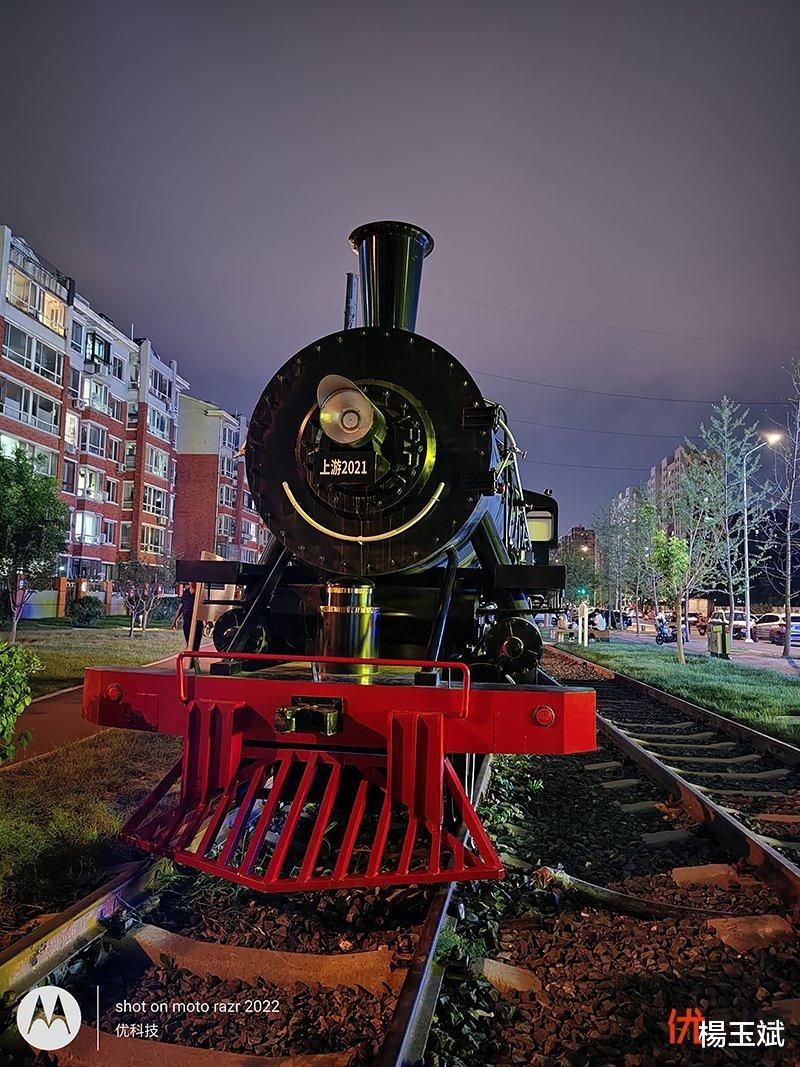 尼康|不妥协的折叠屏主力机 moto razr 2022优科技评测