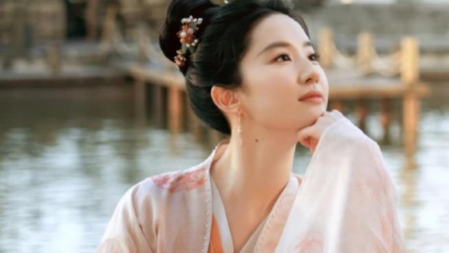 刘亦菲|刘亦菲、陈晓主演《梦华录》拿到发行许可证，剧集直接删减8集！