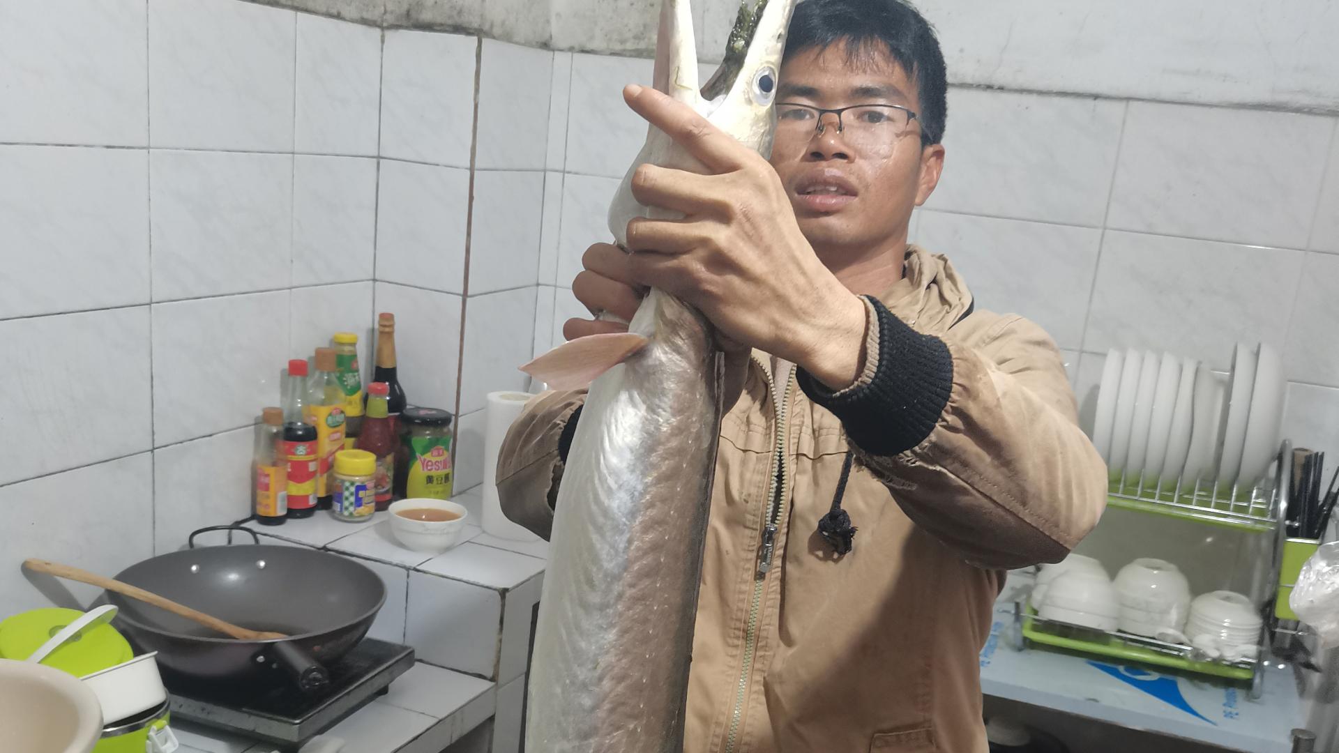 饵料|钓鱼赔钱吗？湛江一对80后夫妻出海钓鱼，五年后买房买车