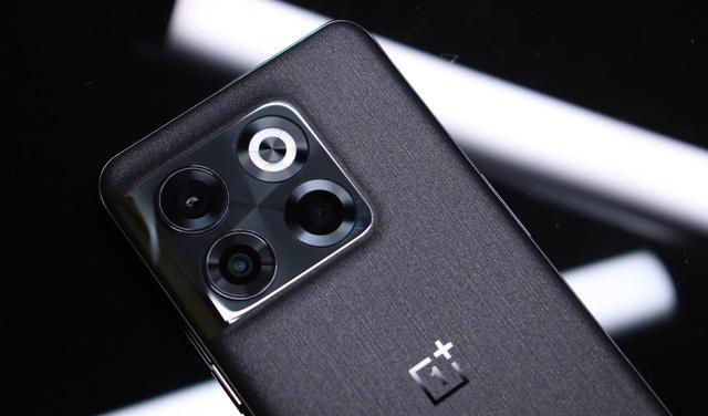 一加科技|同内存相差800元！一加AcePro和iQOO10有什么区别？哪款性价比高