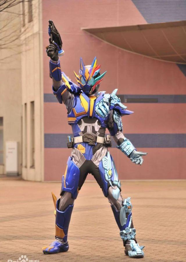 令和|对比令和三作二骑的最终形态，似乎都是男二觉悟后获得