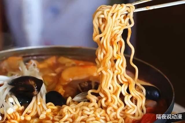 手办|“百元手办压5块钱杯面”,这是专属于阿宅们的二次元浪漫