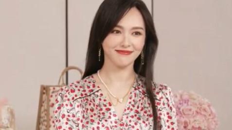 唐嫣|唐嫣现身脸上出现“幸福肥”，浓妆气质显成熟，有说有笑心情大好