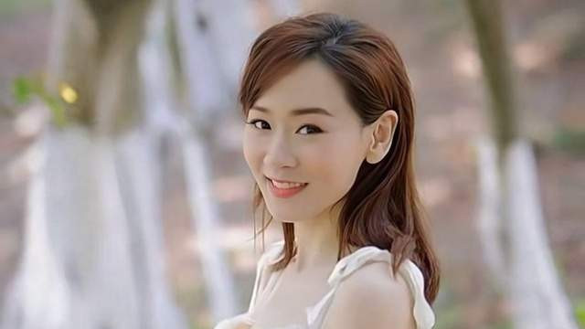 杨思琦|香港知名女星大秀S型好身材！获赞冻龄女神，多次遭质疑未婚产子