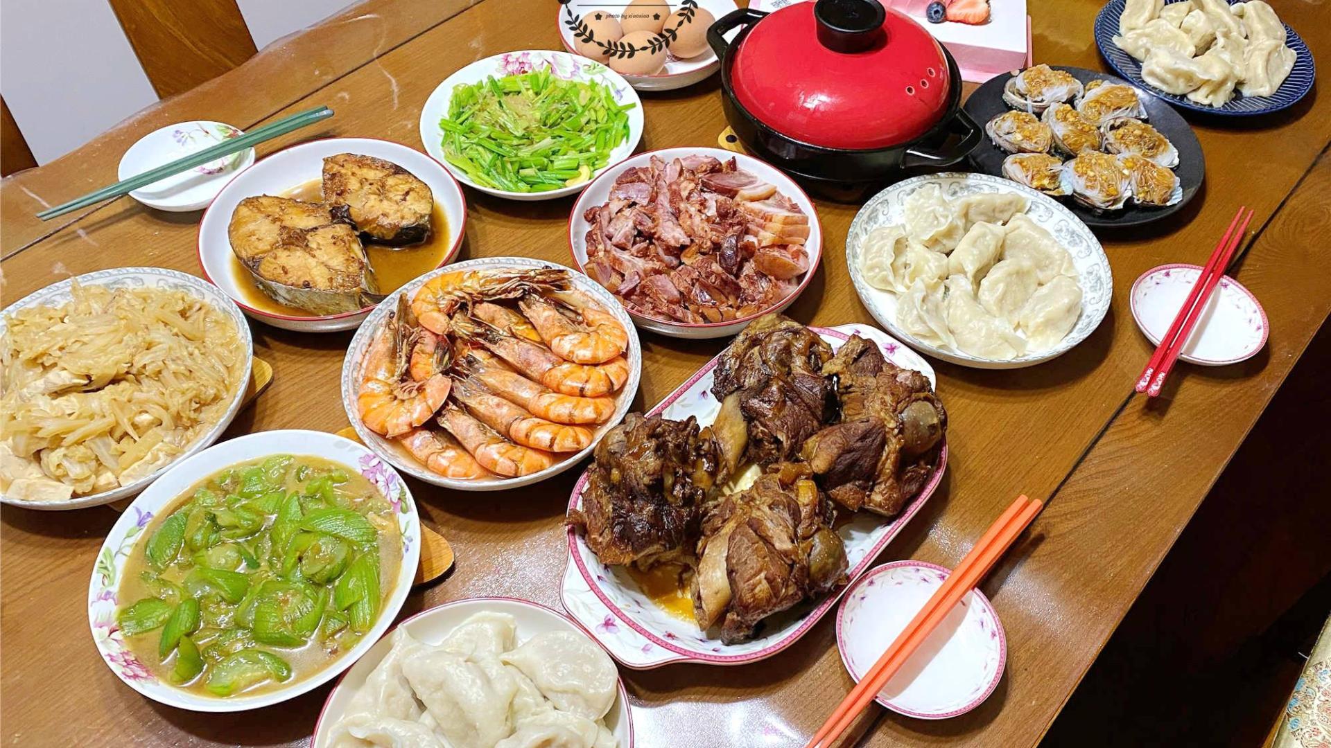 香菇|婆婆生日，儿媳忙了一天，5人10菜4主食，网友：这是亲闺女吧