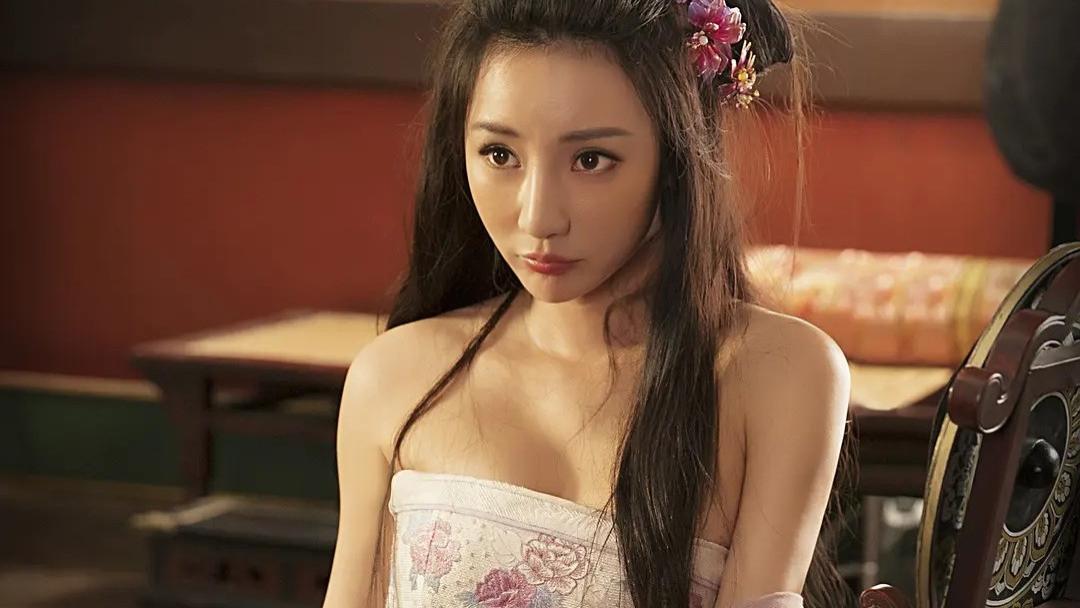 柳岩|柳岩新电影《冒牌大保镖》还在靠身材硬撑，口碑又崩了