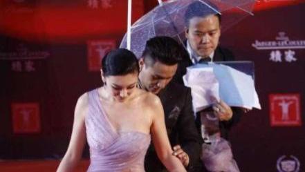 水果 张雨绮穿透明薄纱现身，面部紧致、腰无赘肉！粉丝：人间水蜜桃