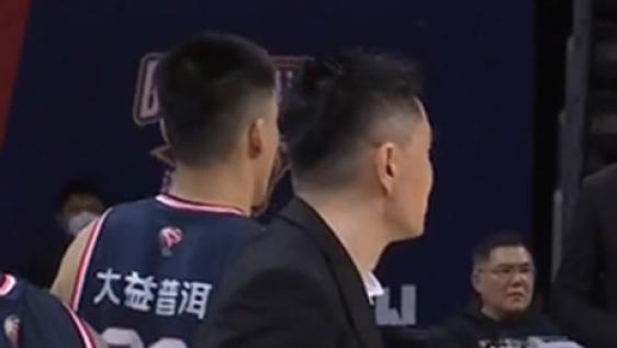 赵睿|谁传出界的？杜指导刚想发飙！一看是他马上熄火：算了，下次注意点