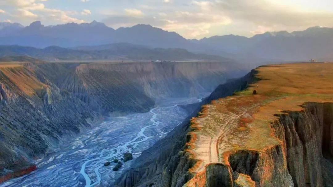 新疆维吾尔自治区|不足600公里的景观大道，何以浓缩80%的新疆之美？|中国自驾地理