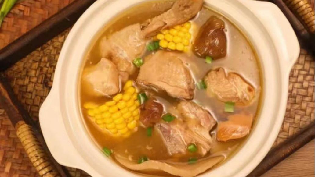 玉米|夏季喝汤，内行人经常喝这汤，营养又鲜美，滋补气血，早食早受益