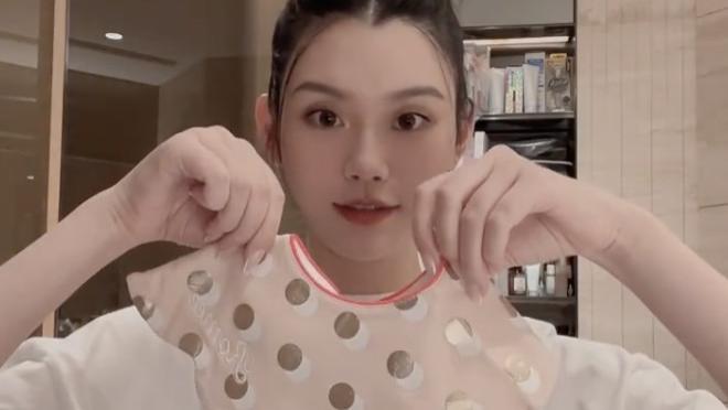 奚梦瑶|奚梦瑶产后4个月容光焕发，分享女儿用的口水兜，每条价值200元