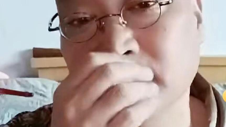 高秀敏|高秀敏徒弟爆料，称师傅曾为自己对赵本山爆粗口，还直言老赵太黑