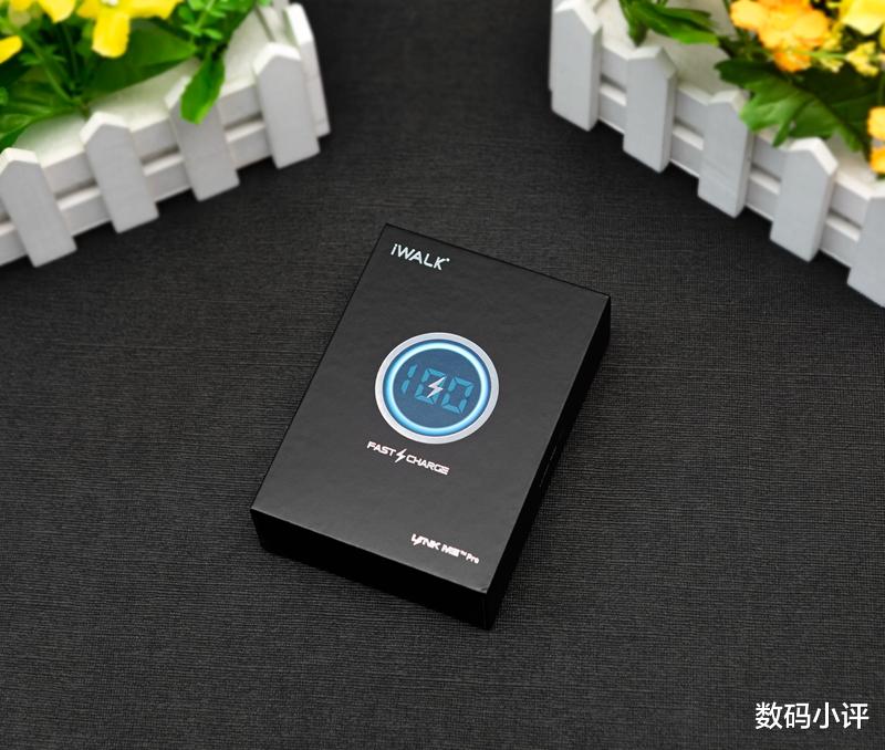 充电宝|iWALK爱沃可快充口袋宝——可爱小巧充电还快，谁人不爱