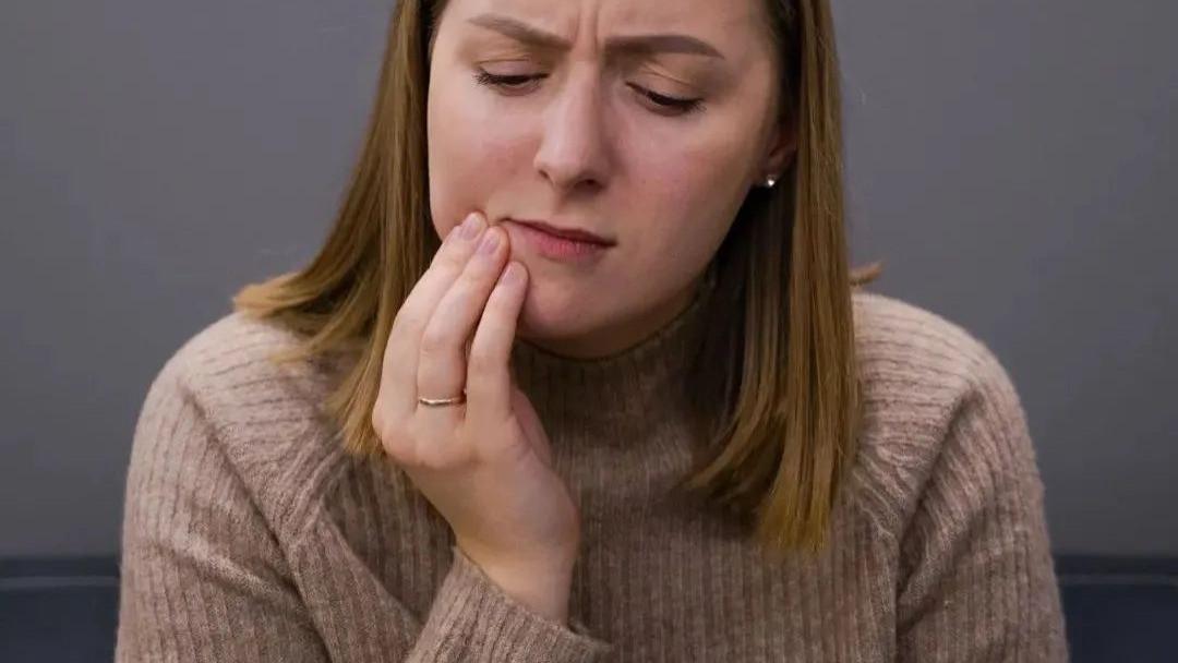 蛀牙|看了100位牙疼患者，推荐10种止痛方法给你！