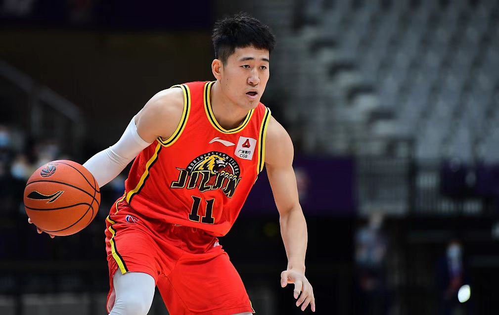 国家队再添00后小将!姜伟泽休赛期“双喜临门”,是金子总会发光