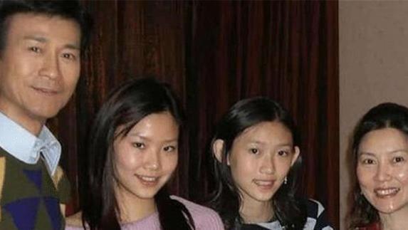 郑少秋|同爸不同命！郑少秋3任妻子4个女儿差别大，母亲实力决定女儿命运