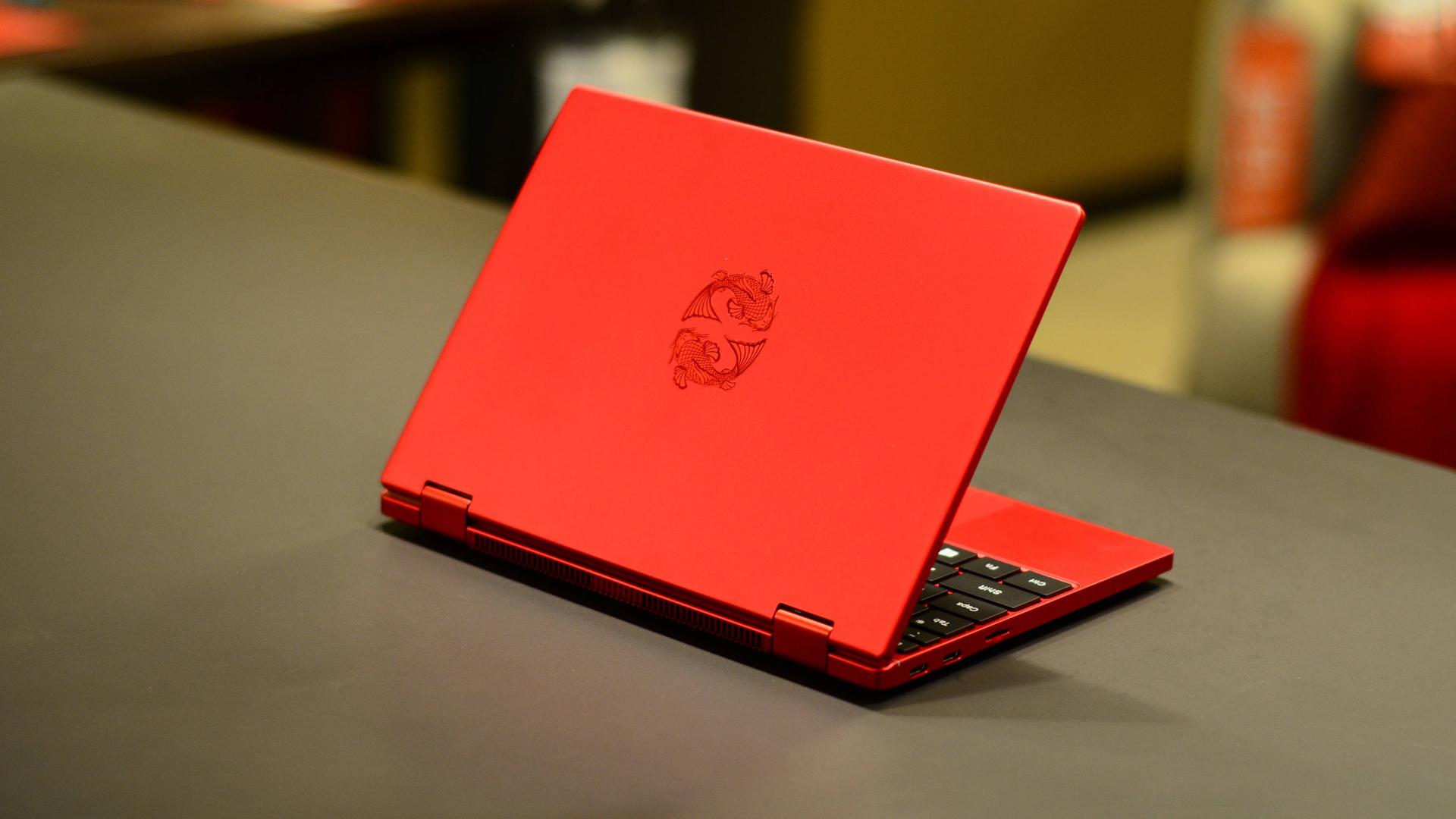 年货|能收藏的“年货”小电脑：中国红+锦鲤设计，比A4纸还小