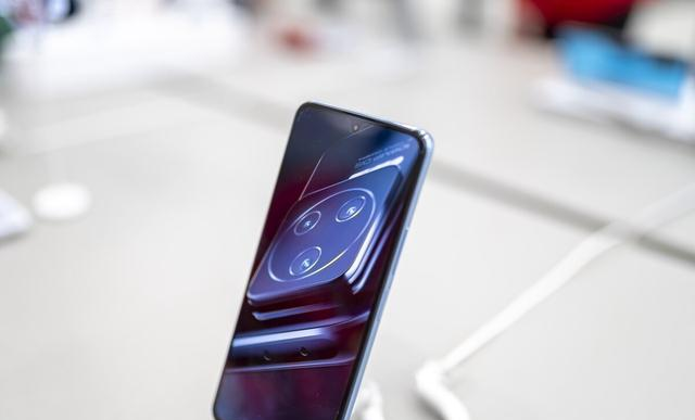 曲面屏|哪款手机流畅，信号好，时间长了不卡？