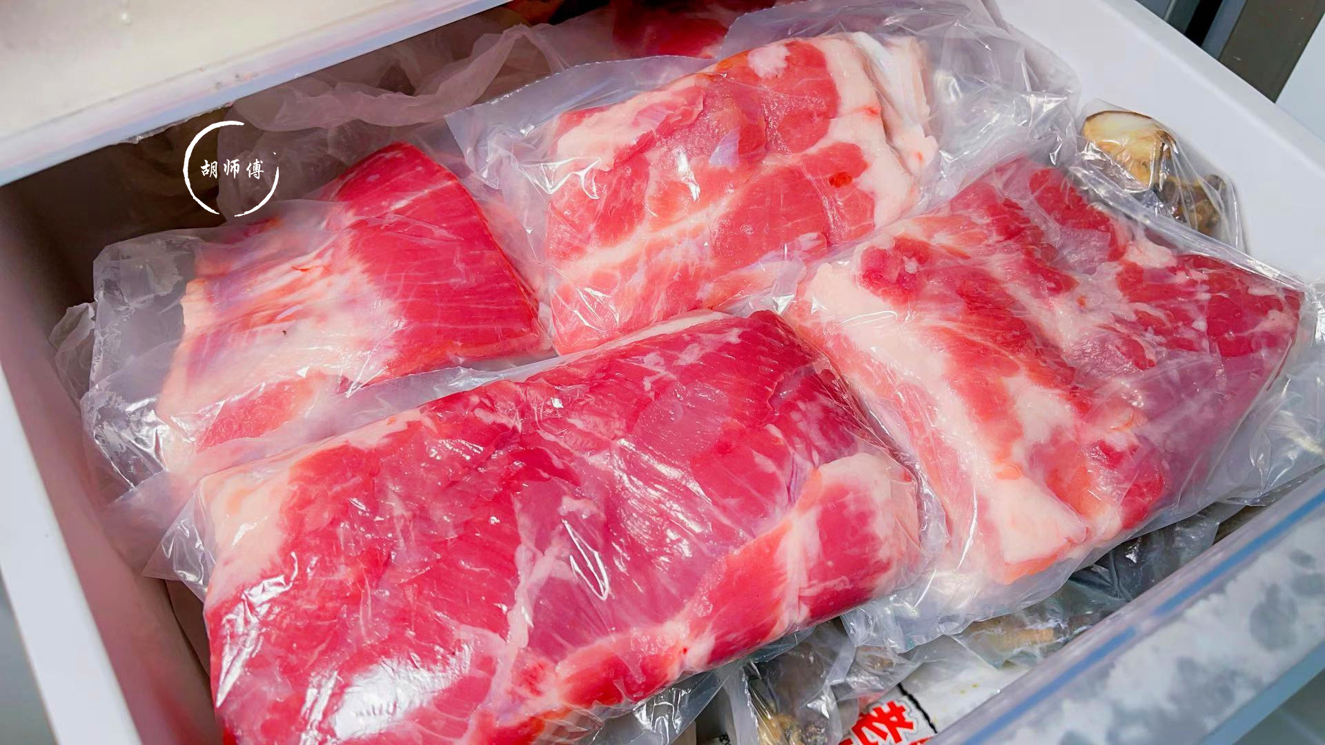 保存猪肉，万不可直接放冰箱！老屠夫教我一妙招，放很久也很新鲜
