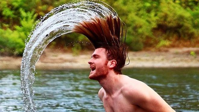 女人味|外国男生晒出模仿女生的各种摆拍，画风充满“女人味”，辣眼睛