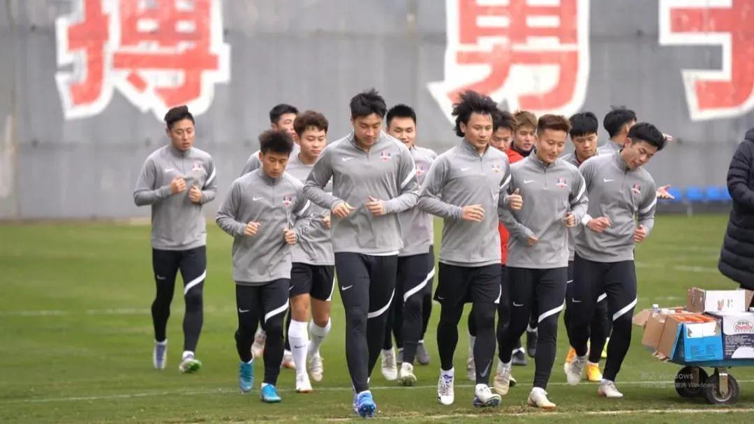 梅州客家|升班马狂签6将竟花费“-10万欧元”，赵宏略的下家也基本确定