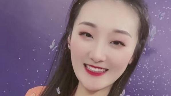 陈亚男|陈亚男新恋情疑似曝光，男方手的位置引争议，网友：这也是富二代