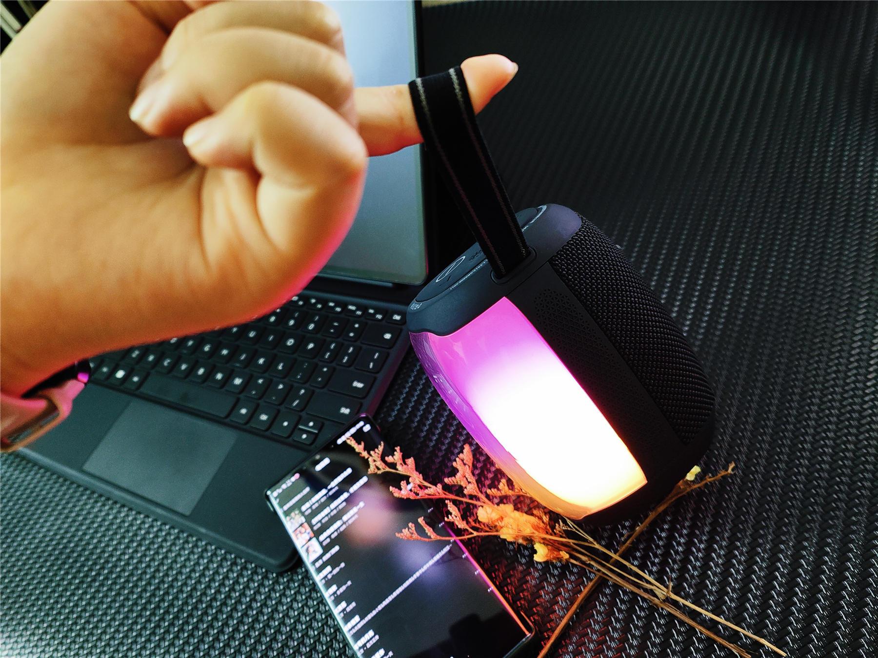 蓝牙音箱|光随律动，清透沉湃，这台蓝牙音箱性价比是真的牛