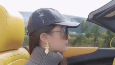 马苏|刘亦菲更新动态，晒出工作日常，穿着休闲开豪车十分惬意