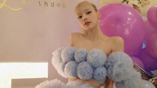 lisa|韩团成员rose惨遭网曝，只因晚为Lisa庆生，双方粉丝开战