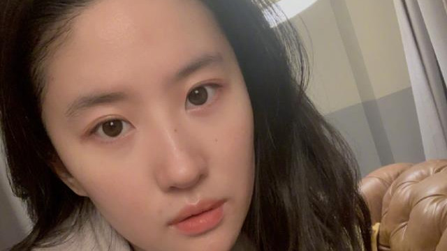 整容|整容成瘾，瘦到病态，痴迷于少女人设，内娱可怕的畸形审美