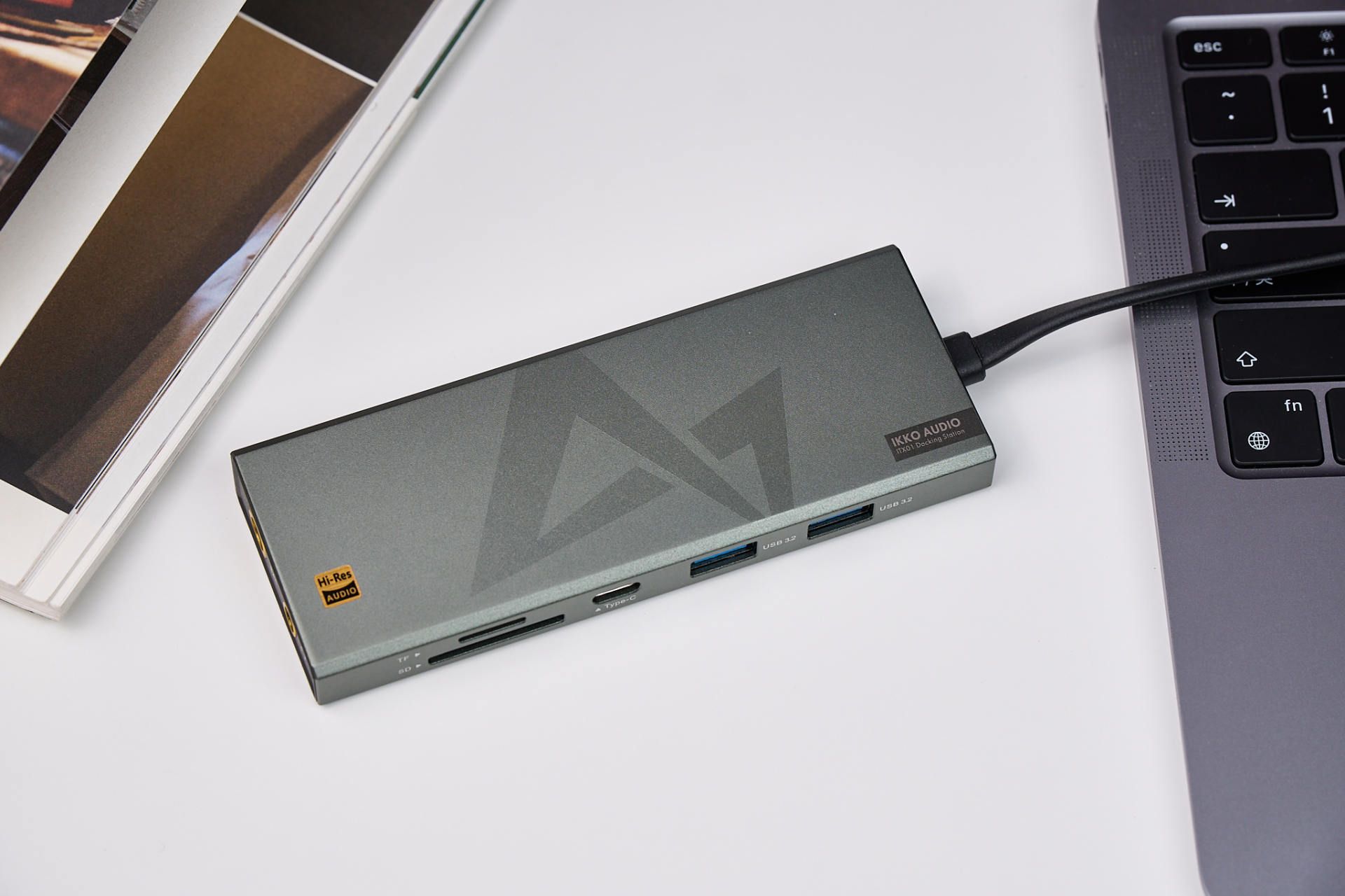 电池|艾刻iKKO ITX01 十合一扩展坞体验，自媒体人最有效率的工具