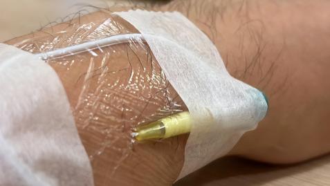 周杰伦|周杰伦晒打点滴照片，自称疑似恐慌症，求助网友希望给点意见