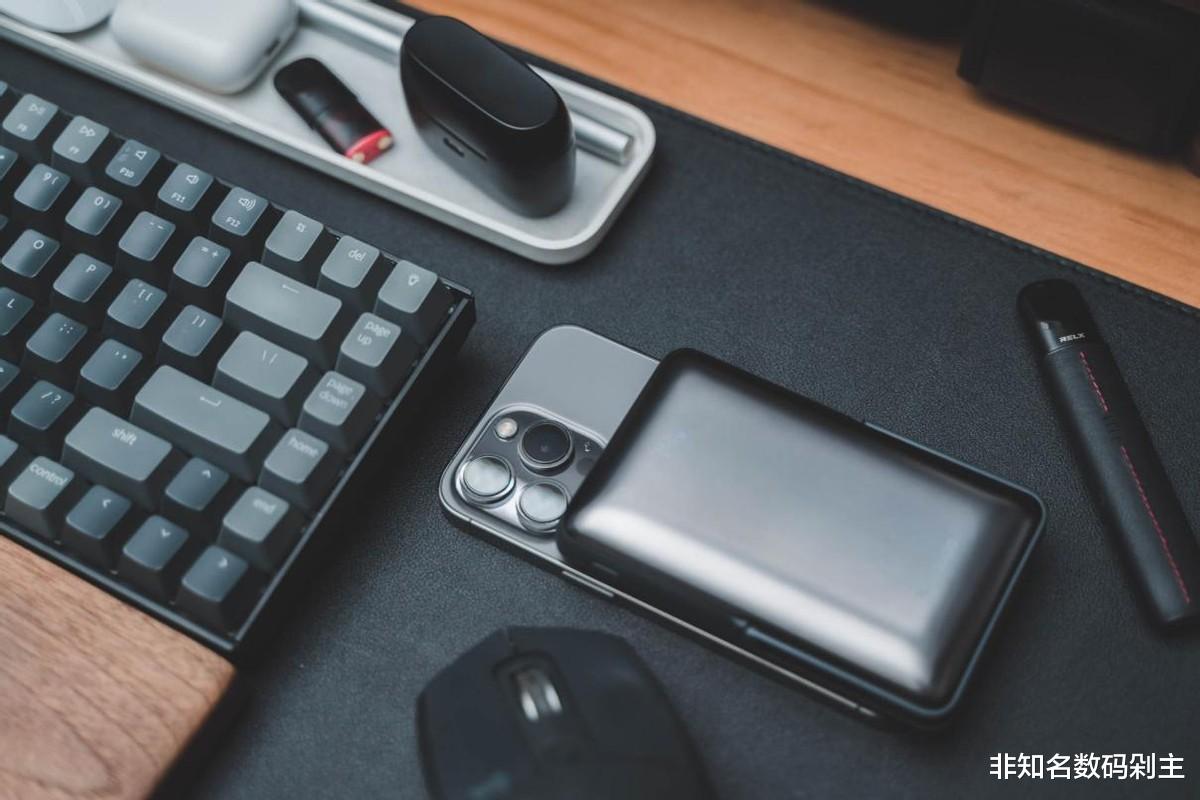 显卡|都2022年了，iPhone还是令人捉急的充电技术怎么解？答：上外挂