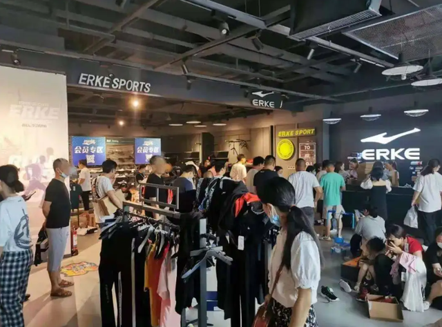 |年轻人正集体转向?国产在京东唯品会“吃香”,消费果然变了