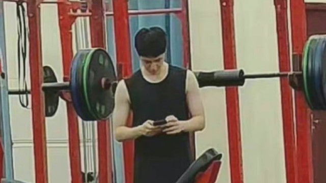 王一博|王一博健身照曝光，穿着清凉肌肉明显，网友：拒绝