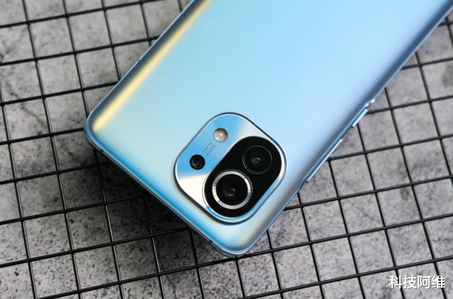 小米科技|12GB+256GB+2K,现已跌至2299元,顶配四曲面屏旗舰沦为中档机