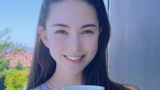 昆凌|28岁昆凌产下第三胎！宝宝眼睛细长像周杰伦，曝月子中心要数十万