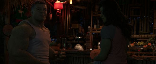 珍妮弗|《女浩克》第1集彩蛋解析，打破第四面墙，月光骑士与钢铁侠客串