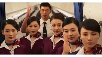 当红女星|同样是穿“空姐服”，把杨幂和刘亦菲等人放在一起对比，差别就出来了