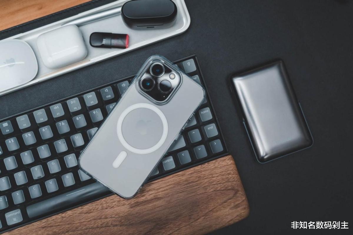 显卡|都2022年了，iPhone还是令人捉急的充电技术怎么解？答：上外挂